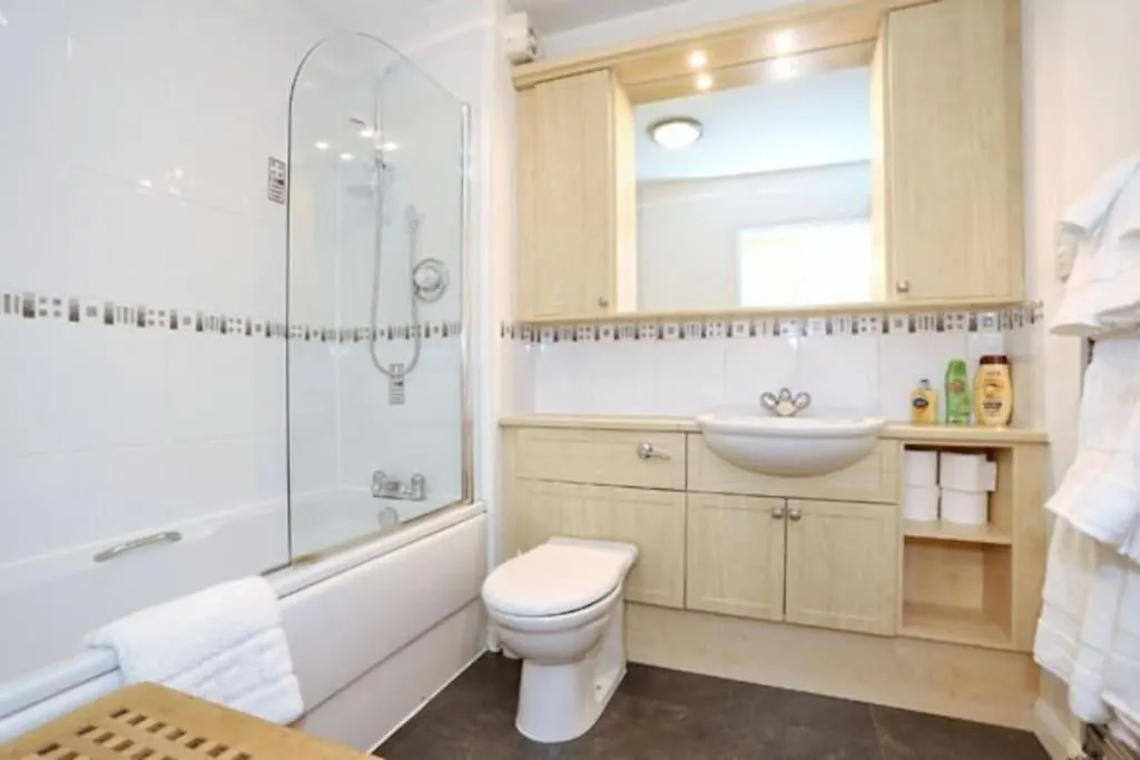 2-Bed Condo Best Of Beach & City, Free Parking Абердин Апартаменты