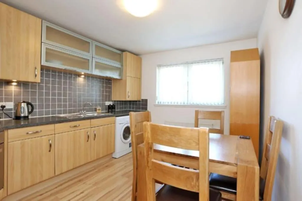 2-Bed Condo Best Of Beach & City, Free Parking Абердин